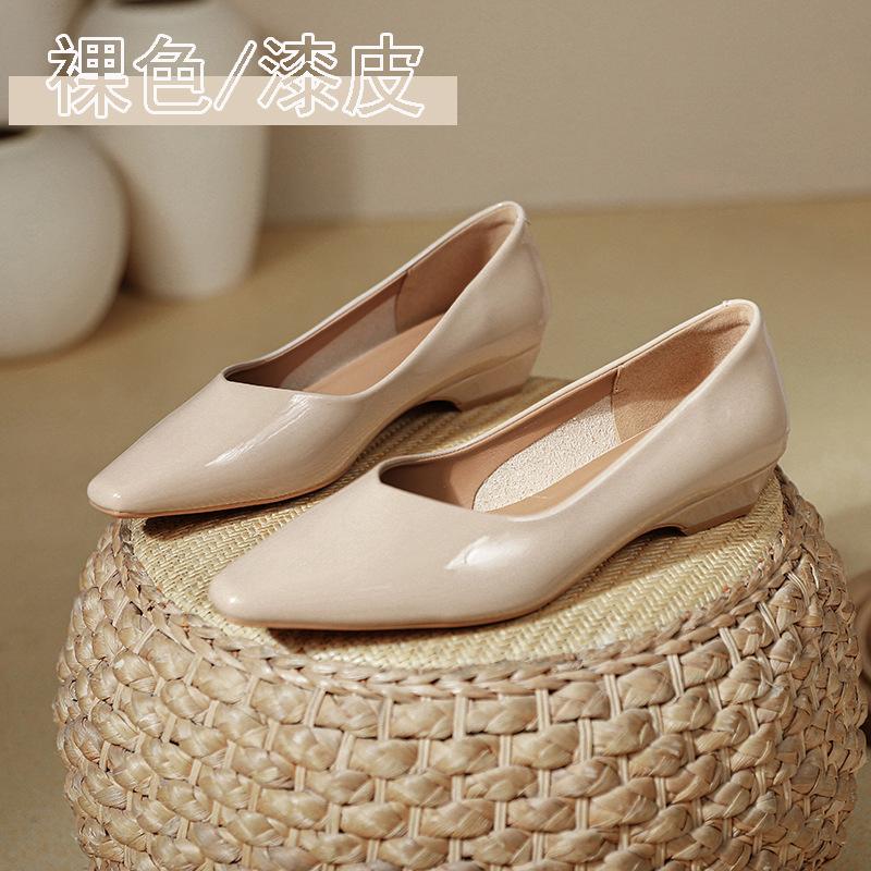 

Черные туфли на высоком толстом каблуке, не утомляющие ноги, темпераментные, для офиса, профессиональная женская обувь, новинка 2025 года, одинарные туфли с квадратным носком и V-образным вырезом 40