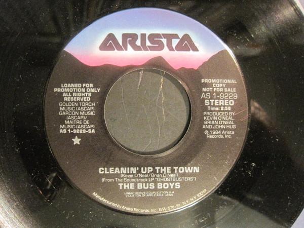 

7-дюймовая пластинка BUS BOYS - Cleanin Up The Town AS19229 Arista 1984 США Рок Б/У