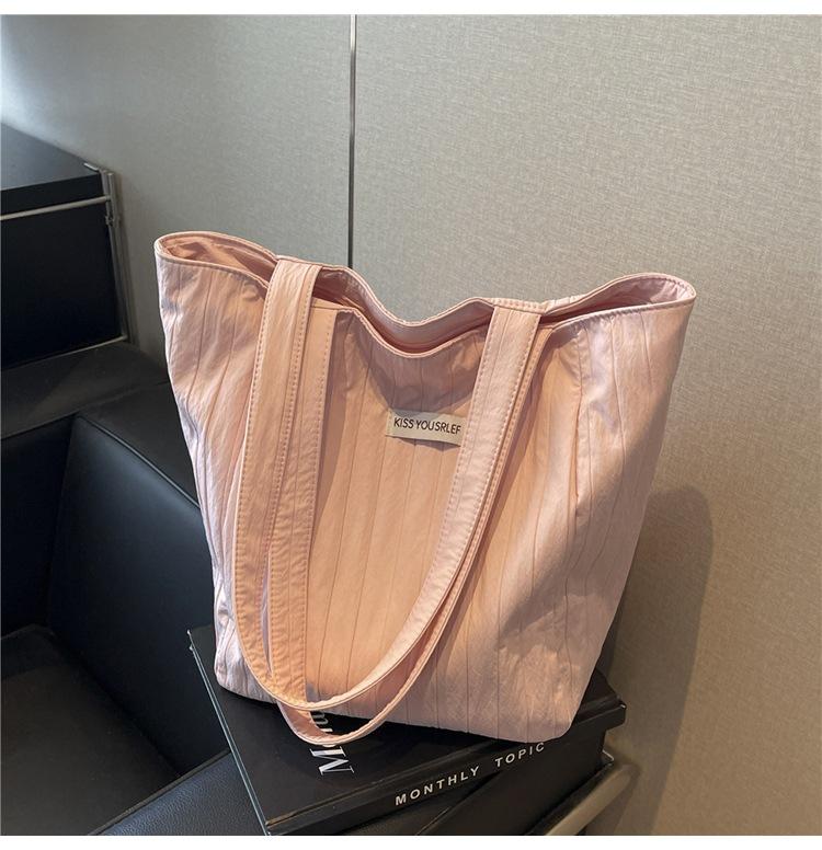 

2025 large-capacity women s shoulder tote bag, versatile fashion simple striped casual underarm bag розовый