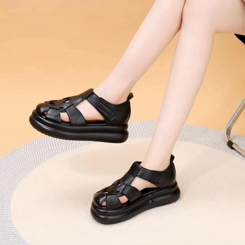 

Кожаные римские сандалии женские 2025 лето новая кожаная баотоу подошва-маффин обувь-свиная клетка толстая подошва легкие женские сандалии 35 чёрный