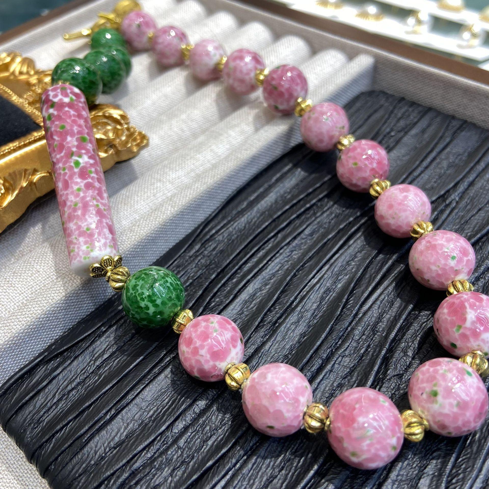 

Medieval Vintage Classic Collection Return Green Frog Leather Glazed Long Pink Frog Diancui Neck Chain Glazed Necklace