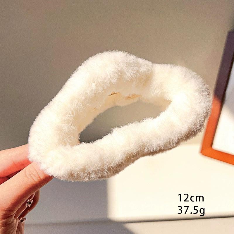 Large Milk Coffee Plush Claw Clip: Fluffy Autumn/Winter Hairpin for Women