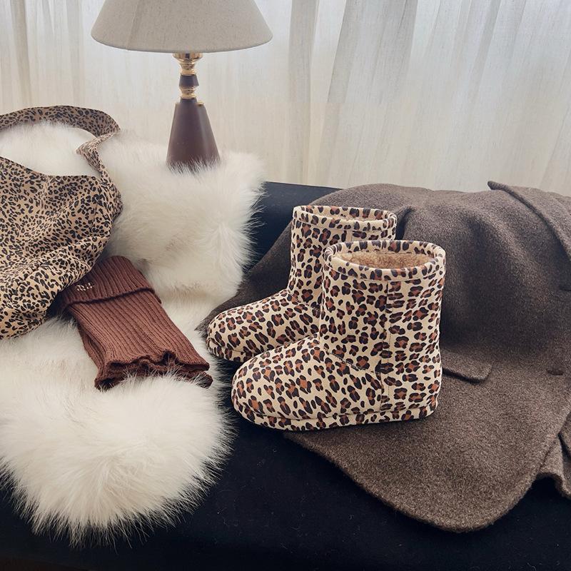 Schneestiefel aus Leder mit Leopardenmuster für Damen im Jahr 2025 sind sehr gutaussehend. Im Winter ist Samt warm, kältebeständig und frostschutzmittel