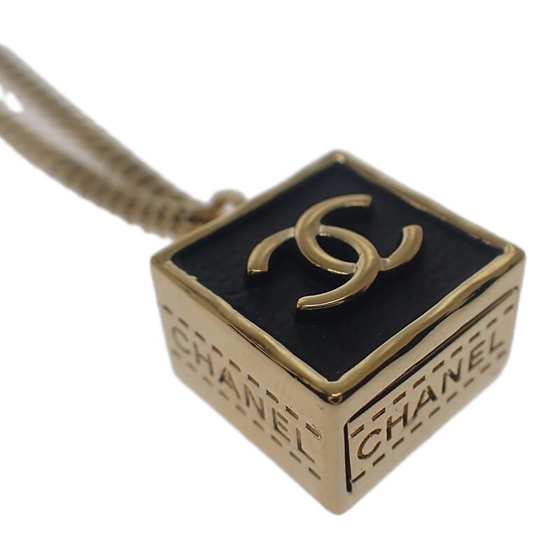 CHANEL  Necklace gold/black metal Women