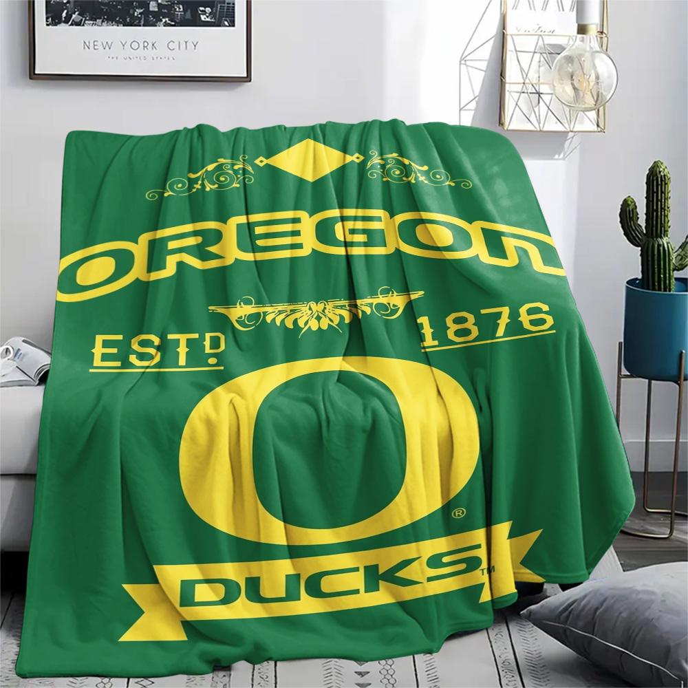 Oregon Ducks Print Flannel Blanket High Quality Warm Comfortable Cover for All Seasons Perfect for Gifts Home Decor