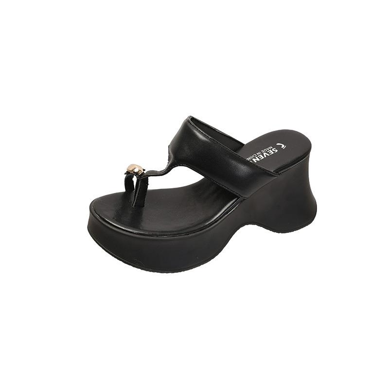 

Korean version of the set of toe solid color cool slippers to wear in the summer of 2025, the new beach slope heel one-word set of toe sandals women 40