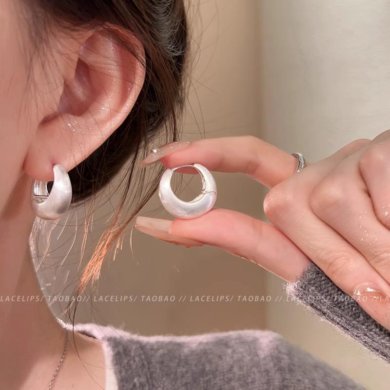 Brincos Elegantes de Borla de Zircônia com Pérolas e Tarraxas Florais - Joias de Orelha Versáteis e Estilosas para Mulheres