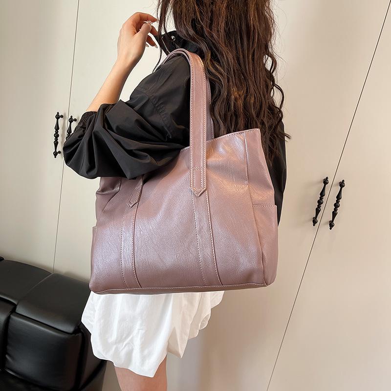 High-End Retro Tote Bag: Stylish, Large Capacity Shoulder Handbag for Commuting