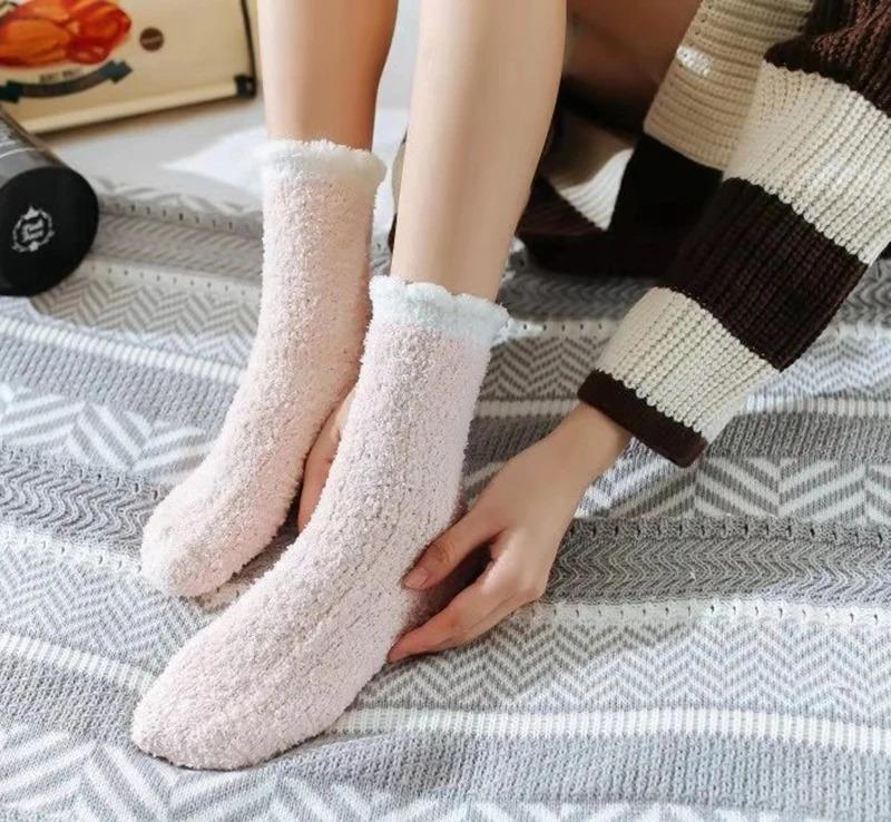 4 Pairs Autumn Winter Coral Velvet Socks Soft Cozy Fluffy Slipper Socks for Women Girls Middle Tube Thickened Socks for Sleep Home Floor