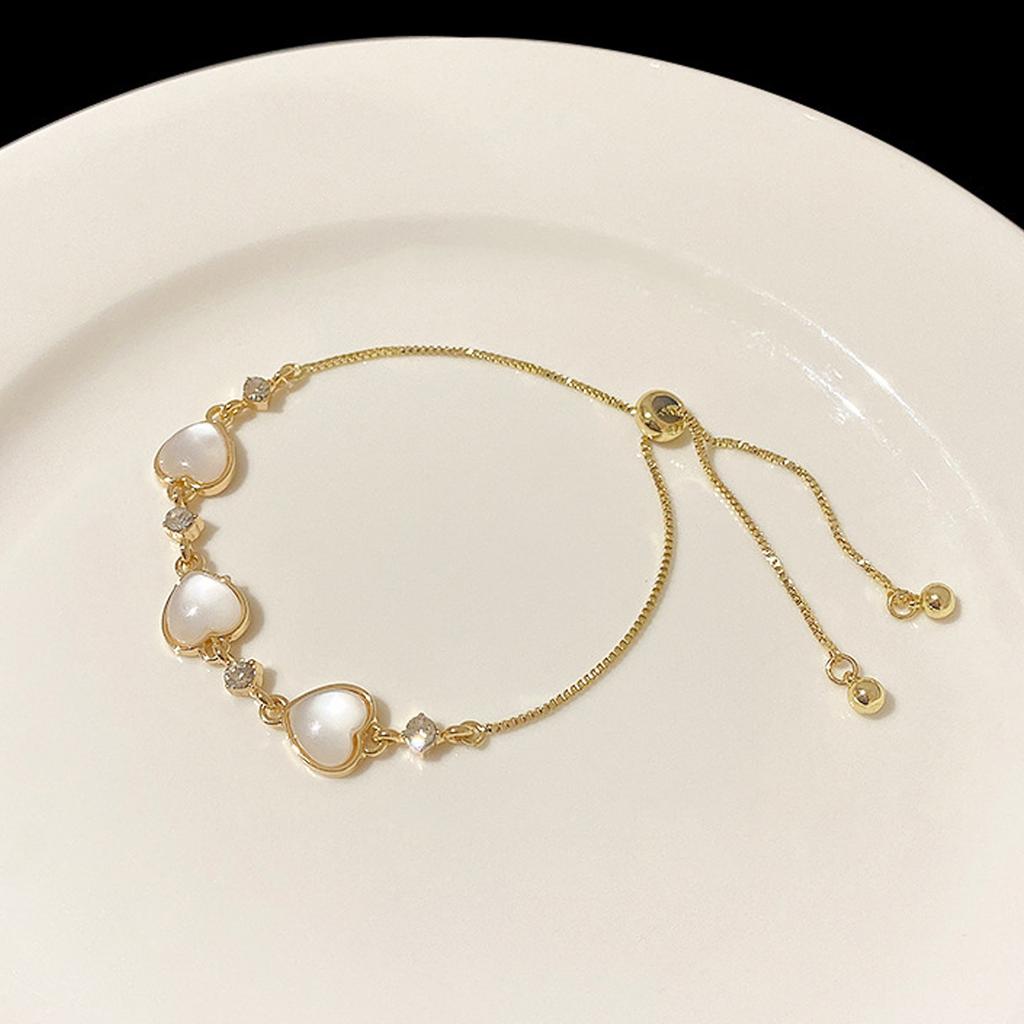 Fashionable Heart Stone Bracelet Metal Chain Bracelet Stylish Wrist Jewelry for Comfort and Durability in Daily Wear
