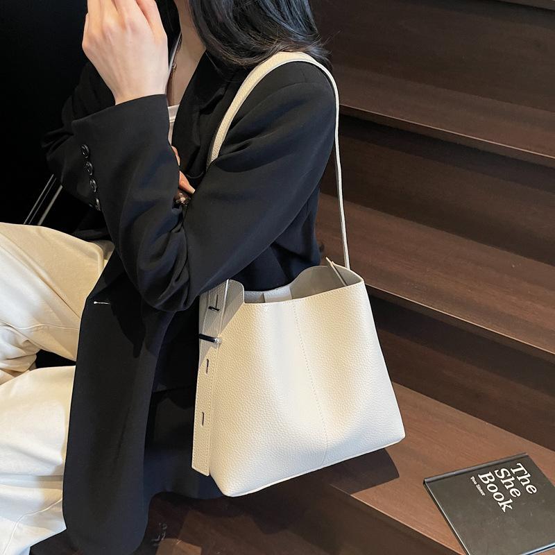 Retro Commuter Armpit Large-capacity Bag Women's New Spring and Summer Fashion Crossbody Bucket Bag Shoulder Bag