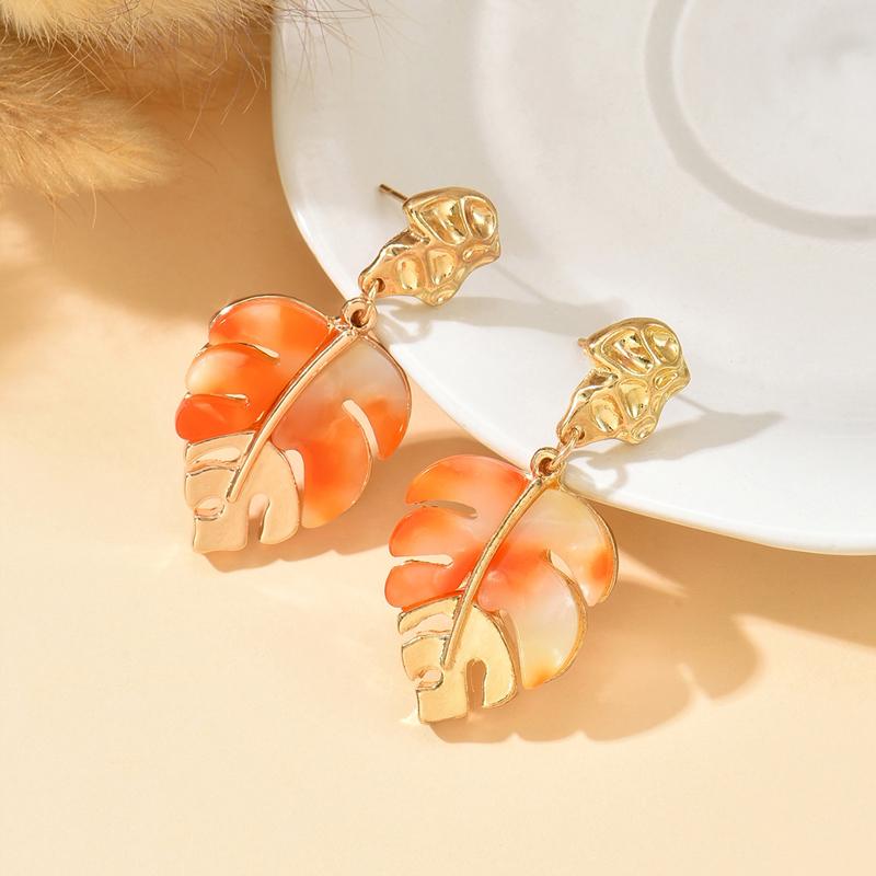 Creative Green Resin Leaf Hollow Pendant Earrings for Women Gold Ginkgo Leaf Personality Earrings Party Jewelry