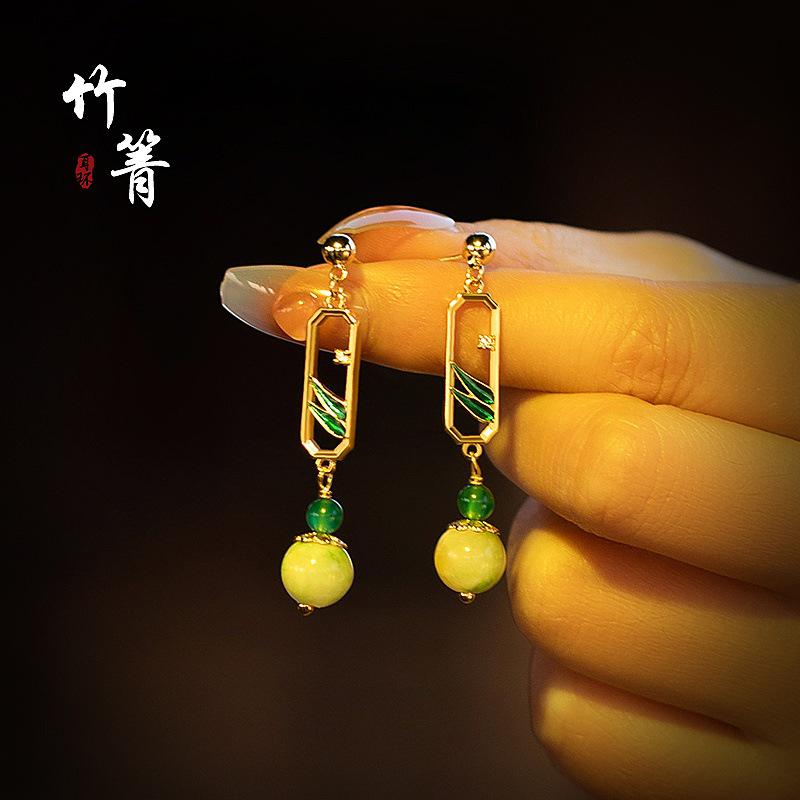 Elegant Ebony Flower Hairpin for Women – Ancient Style, High-End Feel, Simple Chinese Design, Perfect for Daily Use.