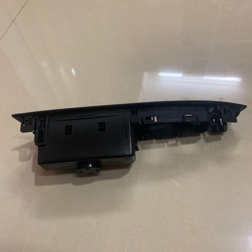 BMW F01/F02 Right-Side Ashtray Trim 51429168640