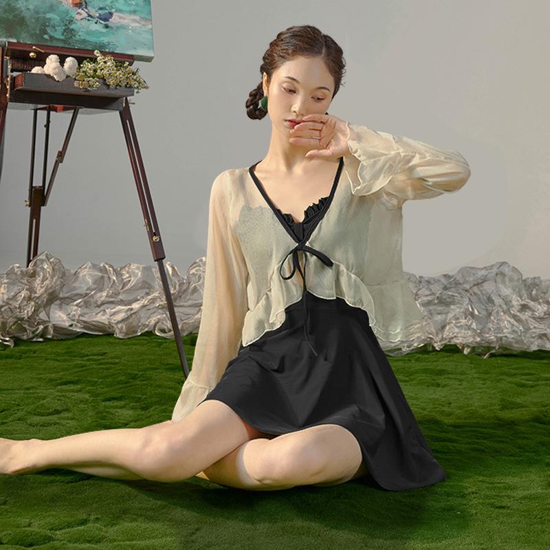 2024 Hot-Selling Women's Swimsuit, Conservative Slimming Design, Belly-Covering, Long Sleeve, Perfect for Hot Springs
