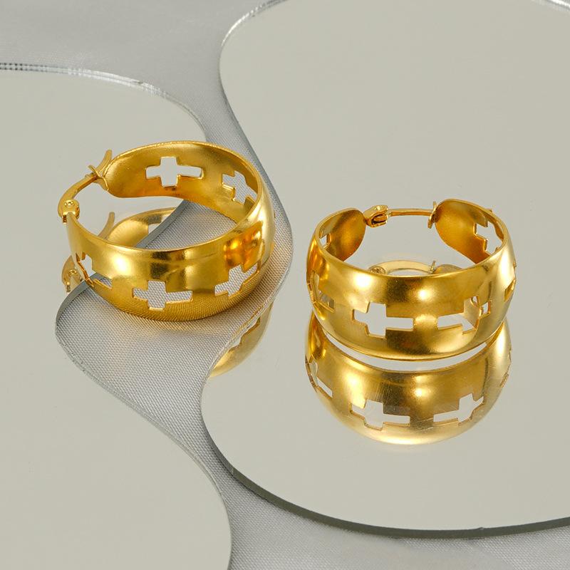 Stylish stainless steel large round hollow cross earrings, high-end earrings, exaggerated simplicity and fashion women