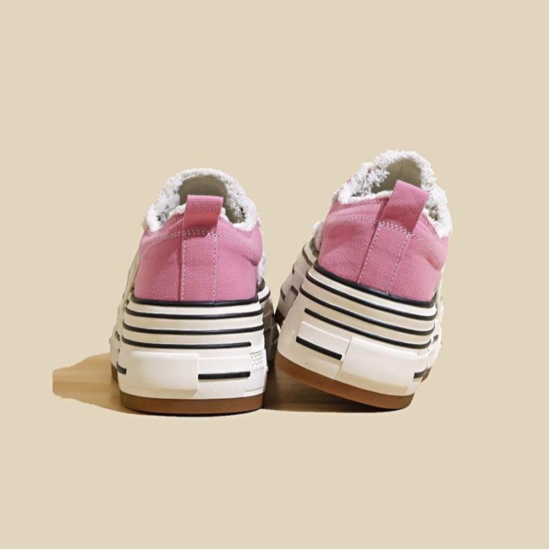 Thick-soled heightening canvas shoes women's 2025 spring new design sense niche pink beggar shoes sports and leisure board shoes