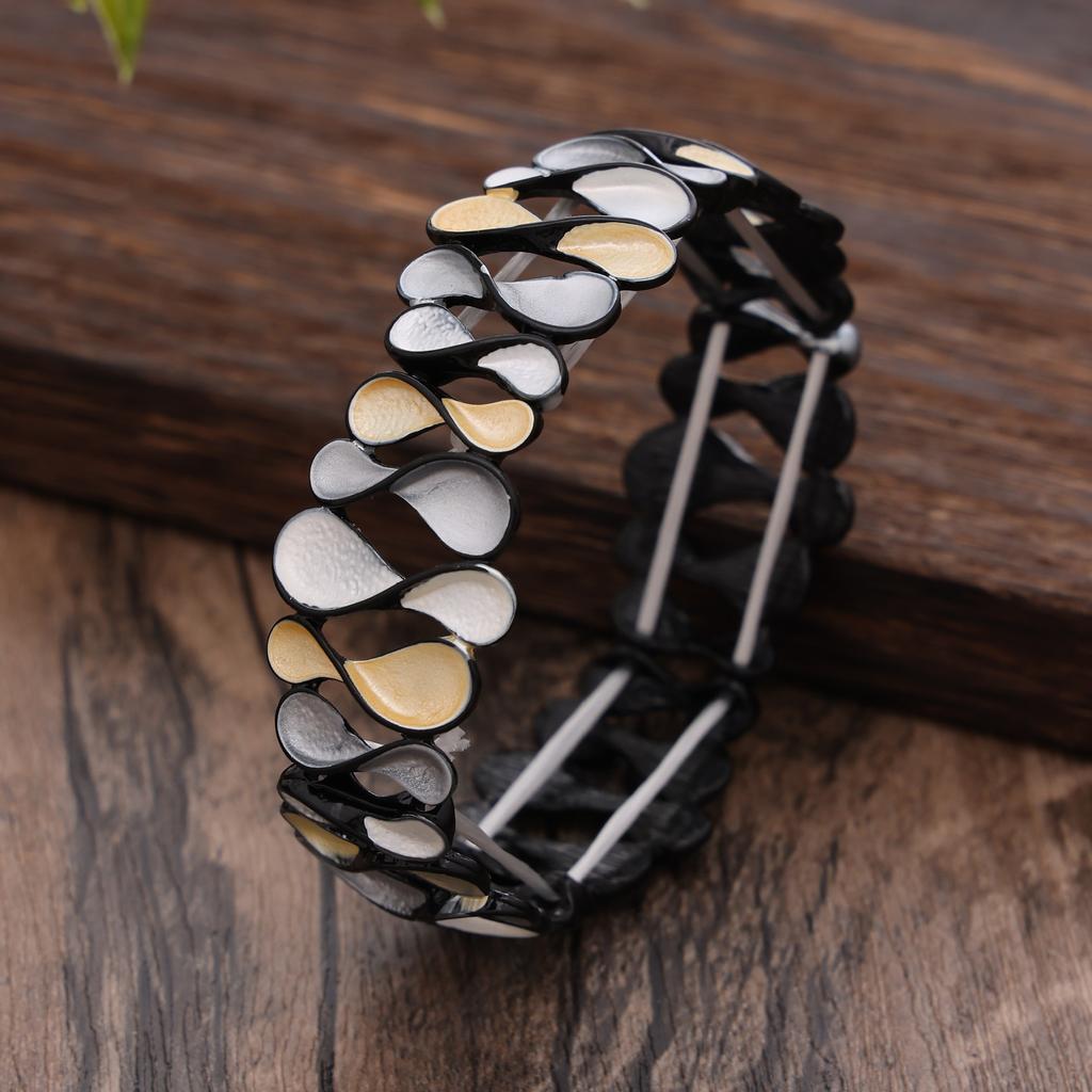 Enamel Geometric Hollow 8-character Flower Bracelet Gun Black Personality Women's Premium Sense Alloy Bracelet