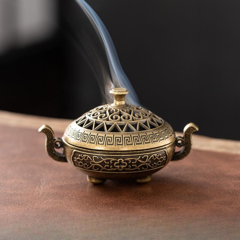 Binaural Antique Incense Burner Exquisite Pattern Hollow Three-legged Burner Indoor Alloy Incense Holders for Yoga Meditation Home Desktop Ornament