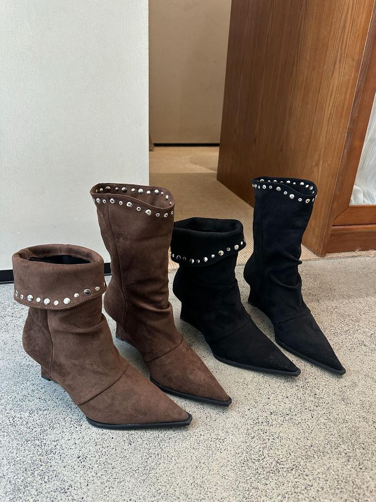 French Niche Pointed Toe Heel Stacking Boots Western Cowboy Boots Women's 2025 Medium Boots Riveted Thin Short Boots