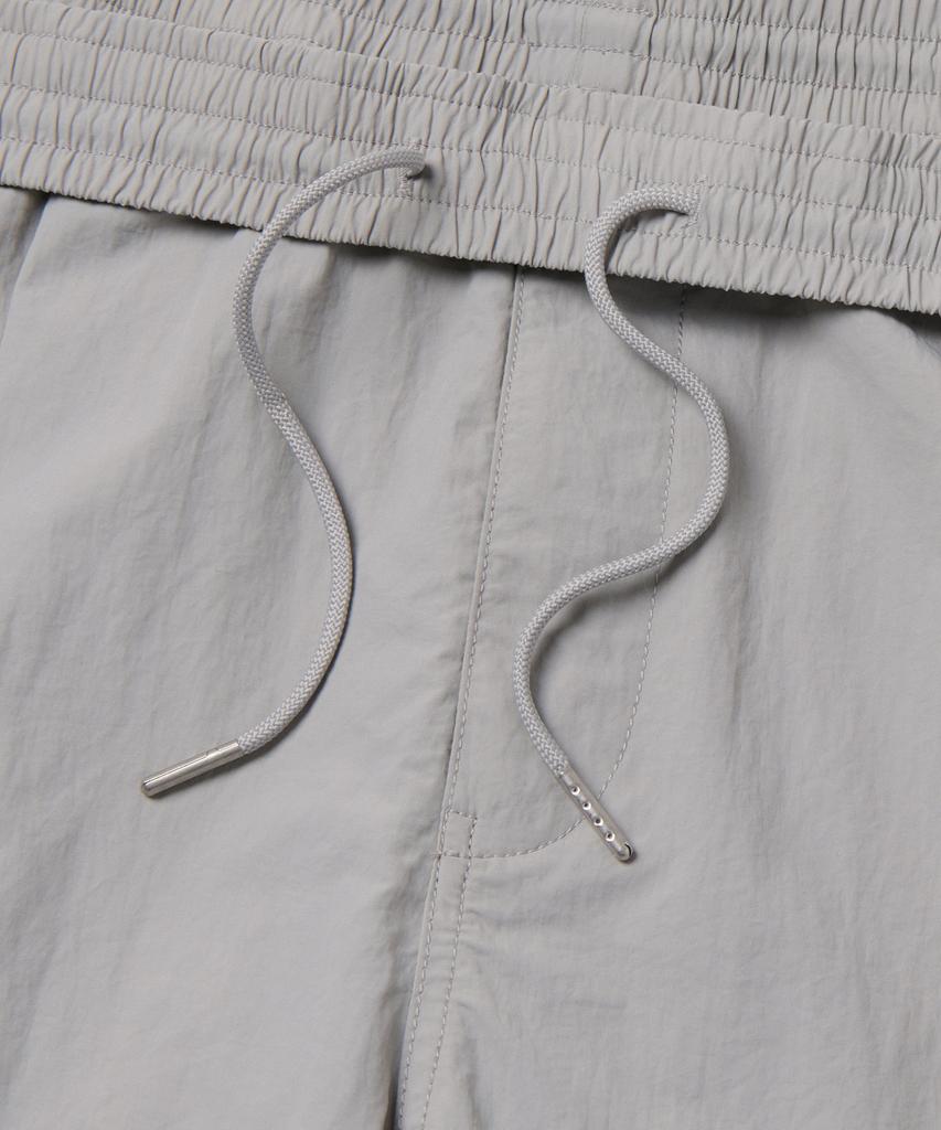 MUSINSA STANDARD Nylon One-Tuck Parachute Cargo Pants [Light Grey]