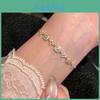 Leichter Luxus Blumen-Charms-Armband mit Vergoldung für Damen im Büro