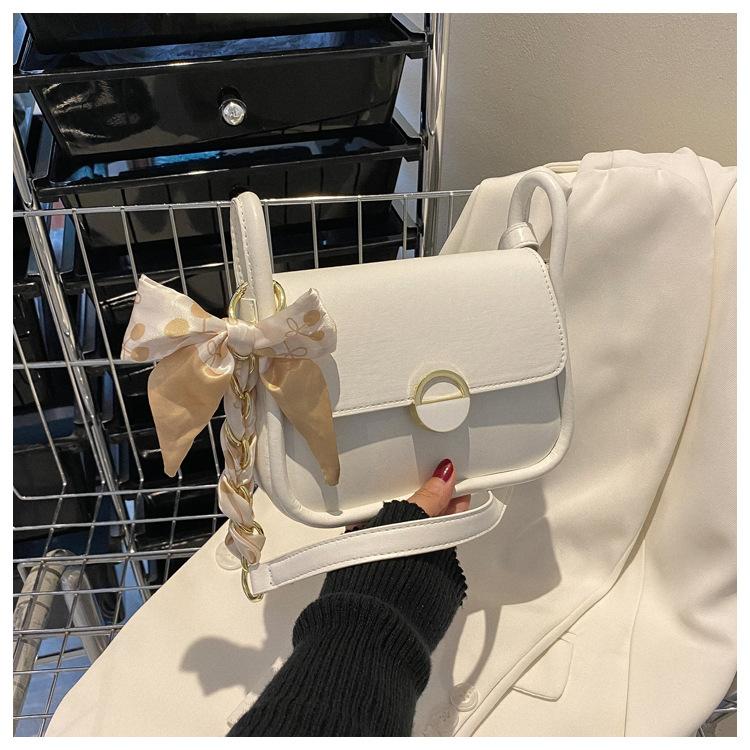 

Сумка на плече під пахвами універсальна маленька свіжа жіноча сумка ніша легка розкішна сумка на плече з шовковим шарфом жіноча сумка 2024 року новинка білий