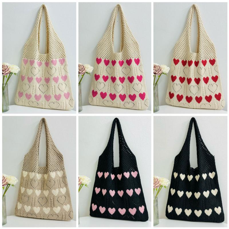 Повседневные вязаные крючком сумки на плечо с узором в виде сердца — фото 3