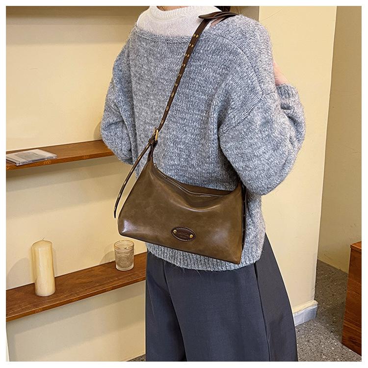 Retro fashion underarm bag women's new 2023 autumn and winter simple versatile tote bag high-end commuter shoulder bag