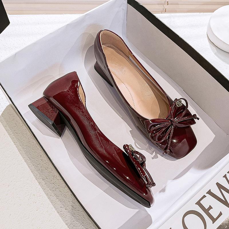 

Low-heeled single shoes women s 2025 new spring and autumn women s shoes bow red wedding shoes French square head high heels thick heel 35 бордовый