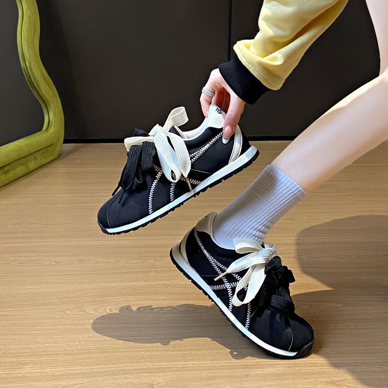 2025 little white shoes women's spring new Korean version ins female students leisure sports versatile Forrest Gump shoes street shot thick sole