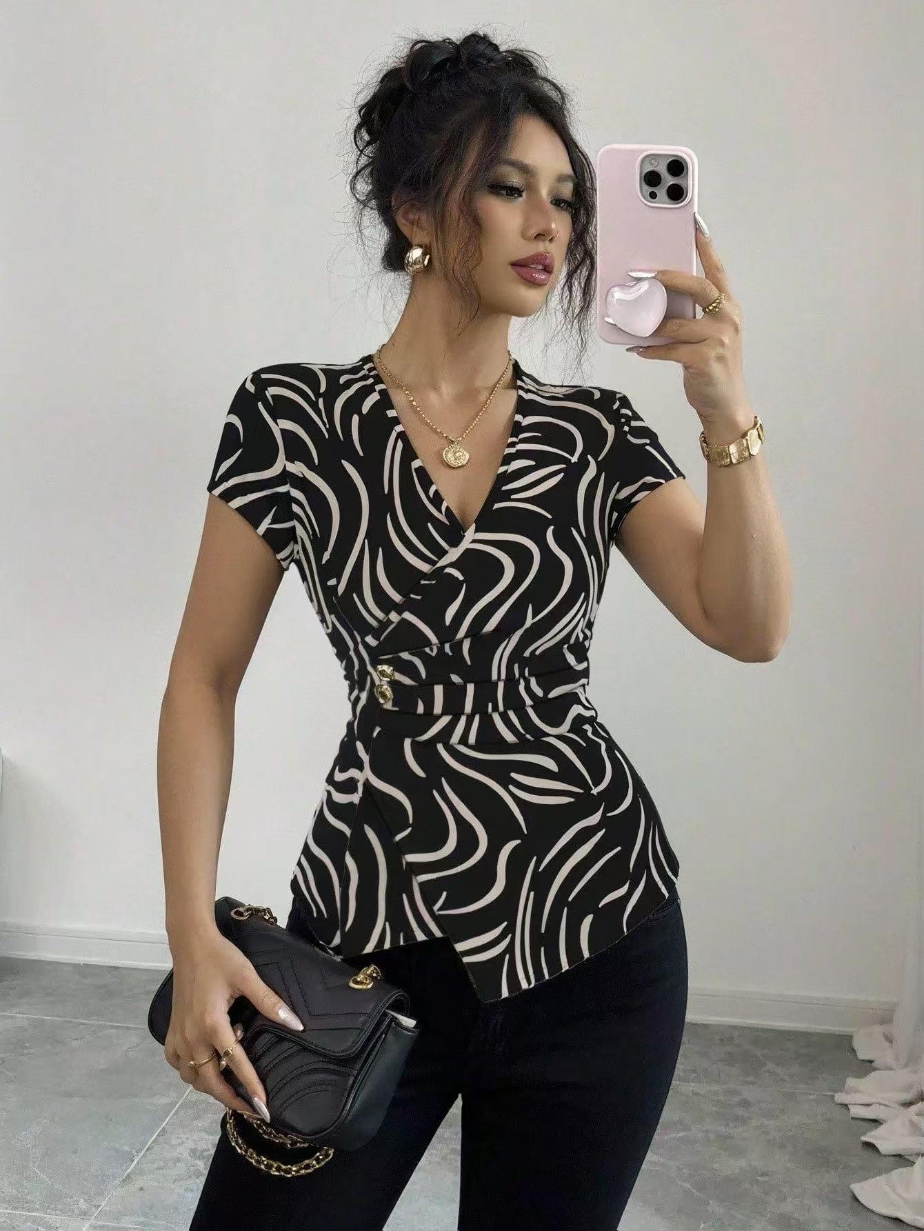 

Women s Elegant Printed Short-Sleeved Top with Metal Buckle and Pleats – 2025 Collection XL