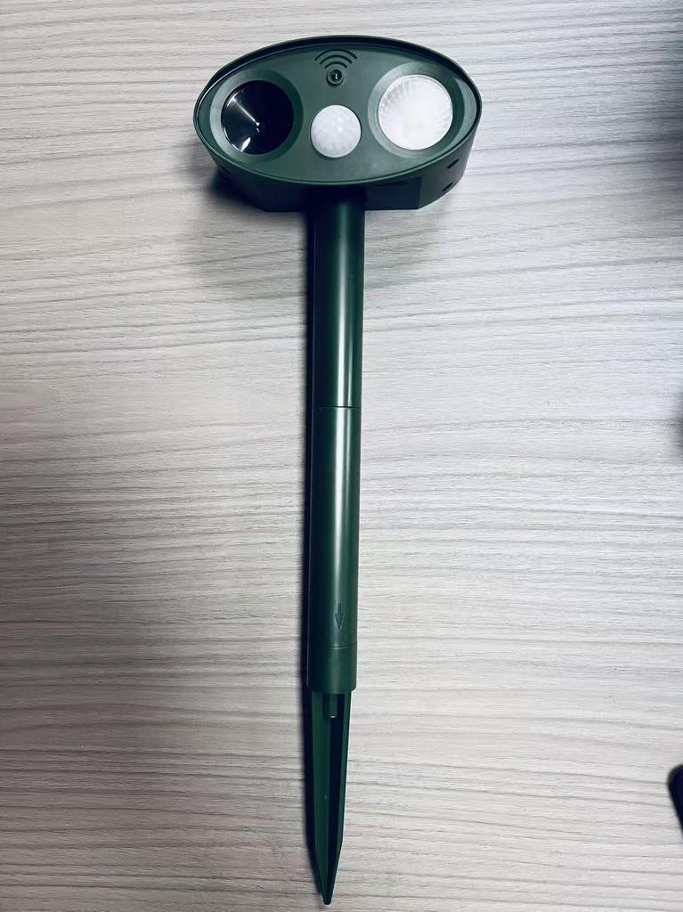 מרחיק חיות אולטרסוני סולארי לציפורים, כלבים, חתולים, נחשים, חרקים ומכרסמים - לשימוש חיצוני עבור פרדסים