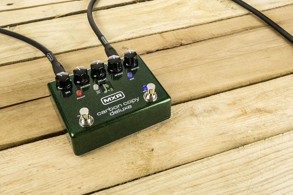 MXR M292 Carbon Copy Deluxe Effects Pedal