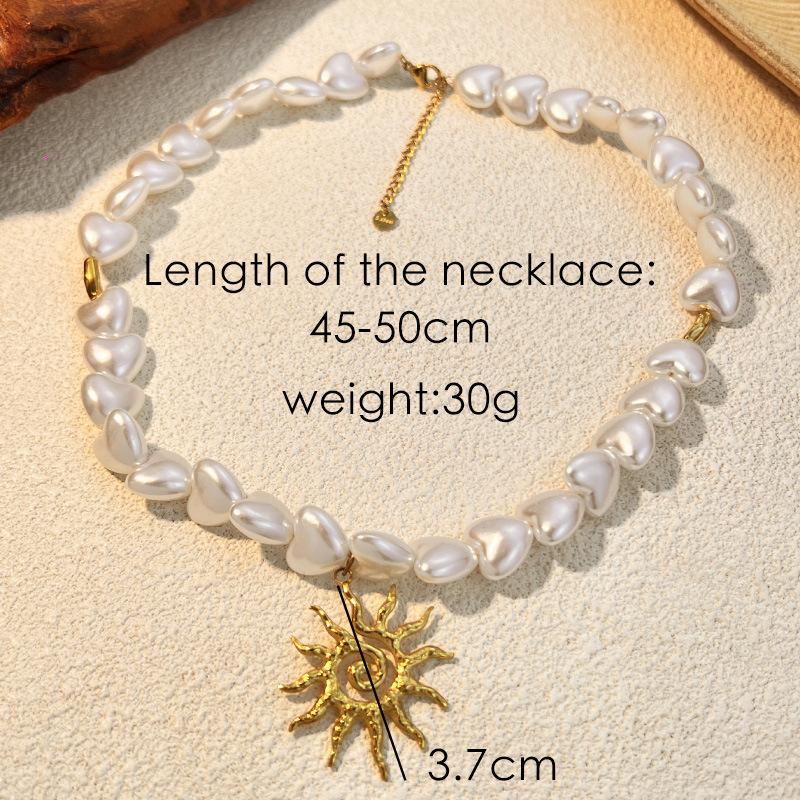 

A vintage metallic sun pendant with light luxury, irregular personality, pearl stainless steel collarbone chain suitable for daily wear
