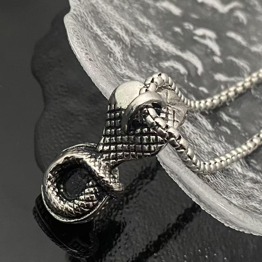 2025 Personalized Black Stone Cobra Pendant Titanium Steel Men's Necklace