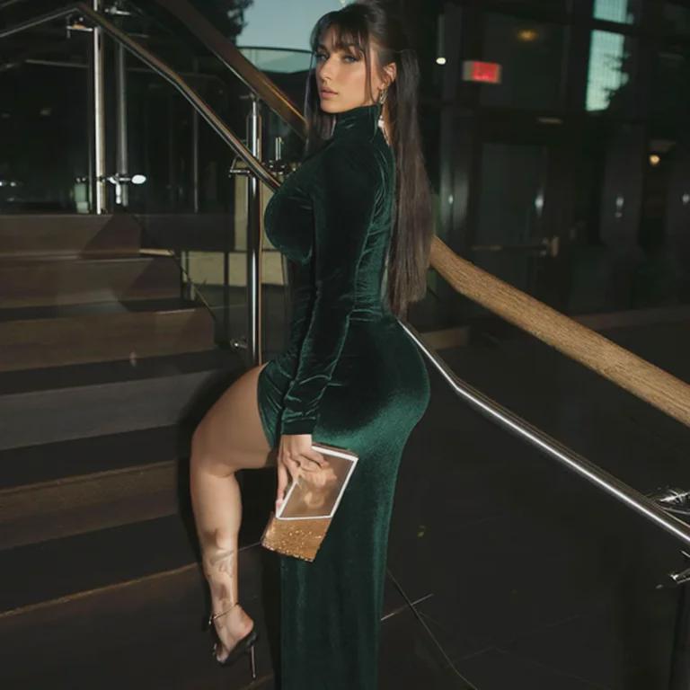 Elegancka sukienka z wysokim kołnierzem, długim rękawem, plisowana, z rozcięciem dla kobiet na jesień/zimę 2024 - Moda europejska i amerykańska