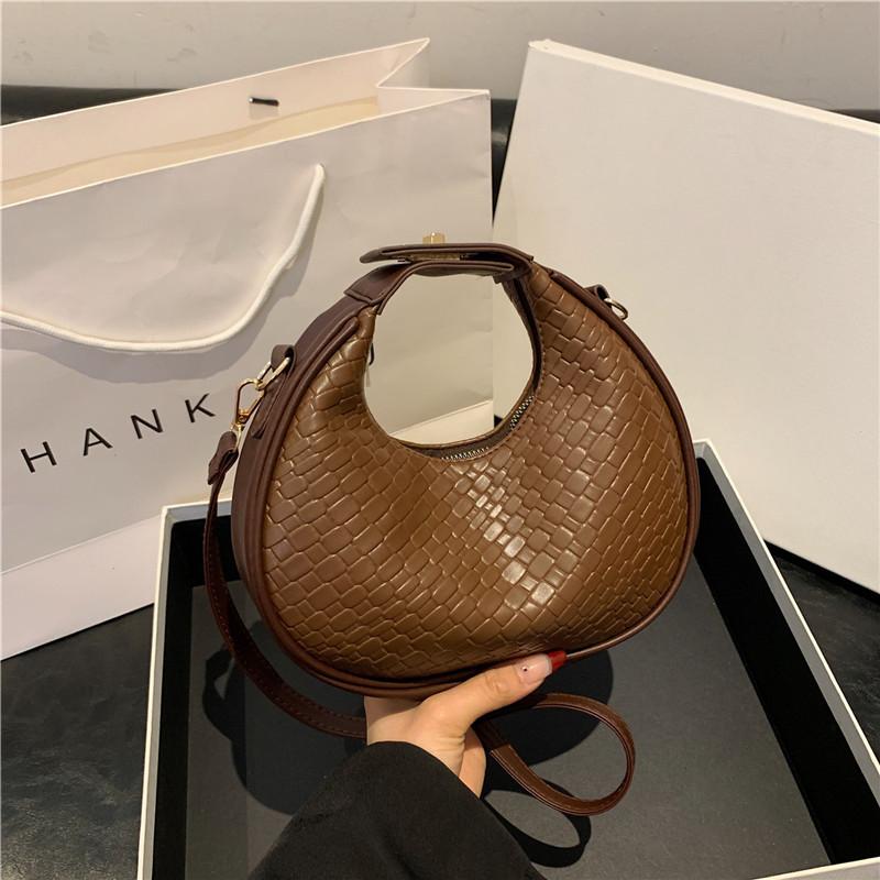 Dámská prémiová taška přes rameno Nový módní niche design Messenger taška Dámská jednoduchý styl Dámská pletená hobo taška