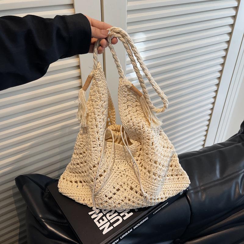 Large Capacity Handheld Woven Bag Women's 2025 New Summer Vacation Straw Bag Versatile Commuter Shoulder Tote Bag