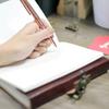 Leder-Tagebuch „Book of Shadows“ mit Chakra-Edelsteinen (Braunes Einzelschloss)