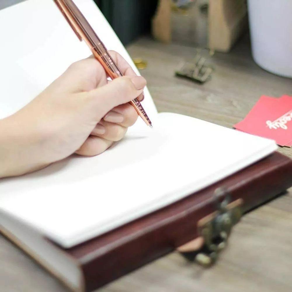 Kožený deník Book of Shadows Journal s čakrovými drahokamy (Hnědý jednoduchý zámek)