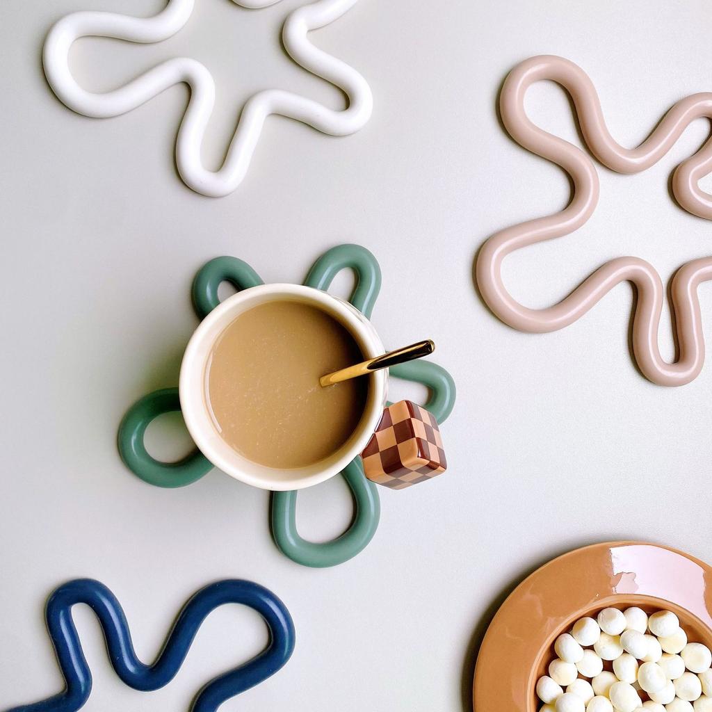 1/2/3PCS Irregular Silicone Heat Insulation Placemats Coffee Coasters High Temperature Resistant Home Kitchen Bowl Mats Pot Mats