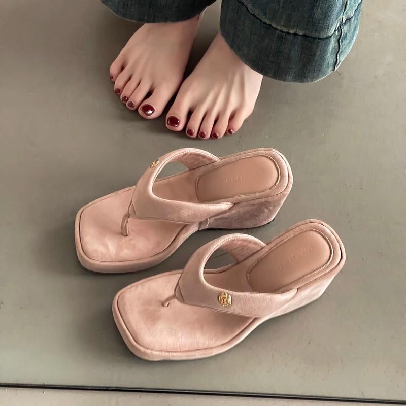 French thick heel pointed wedge heel bag head half slippers summer new design sense niche silver muller cool slippers women