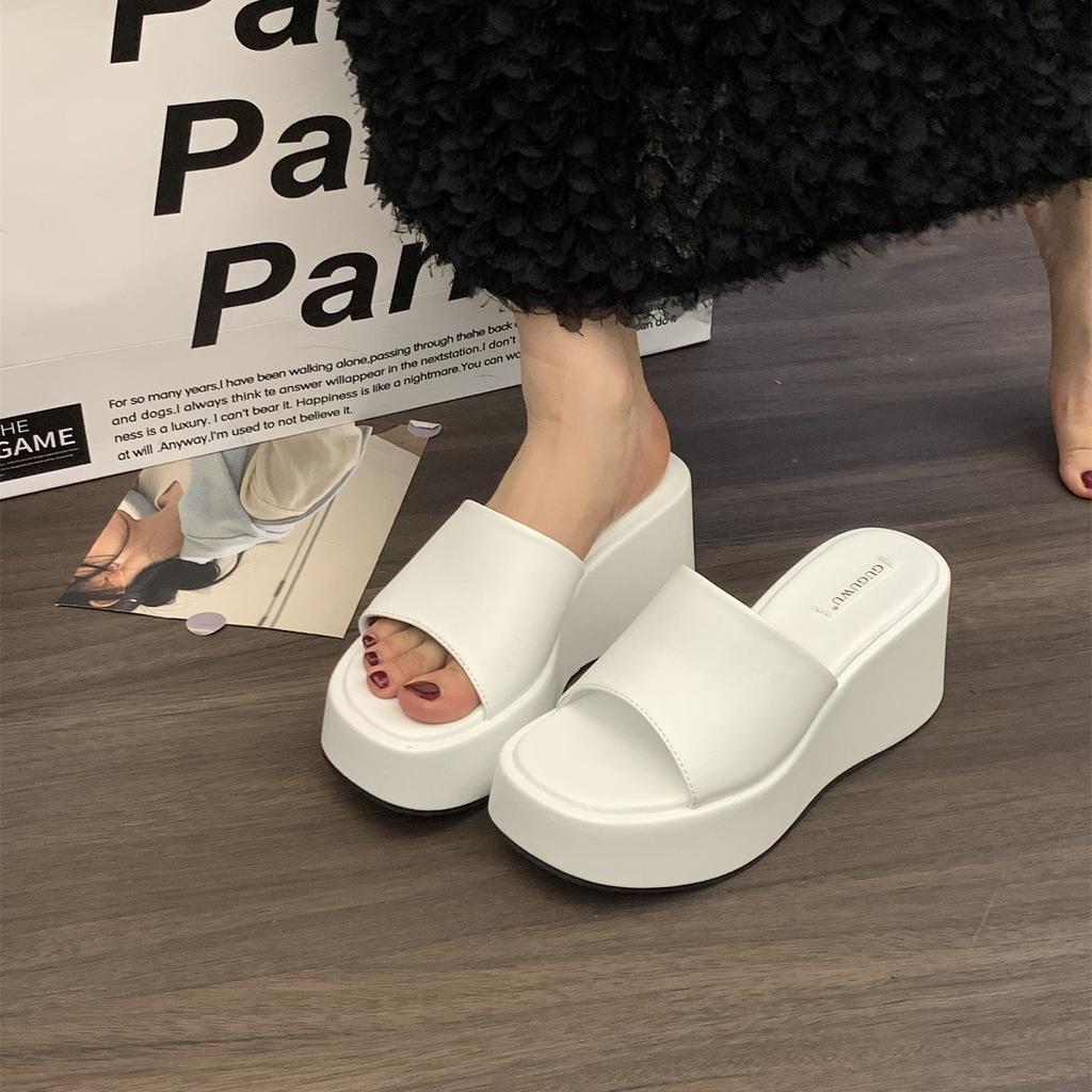 Internet celebrities thick-soled heel cool slippers women summer wear retro black high-heeled one-word drag fairy style sandals