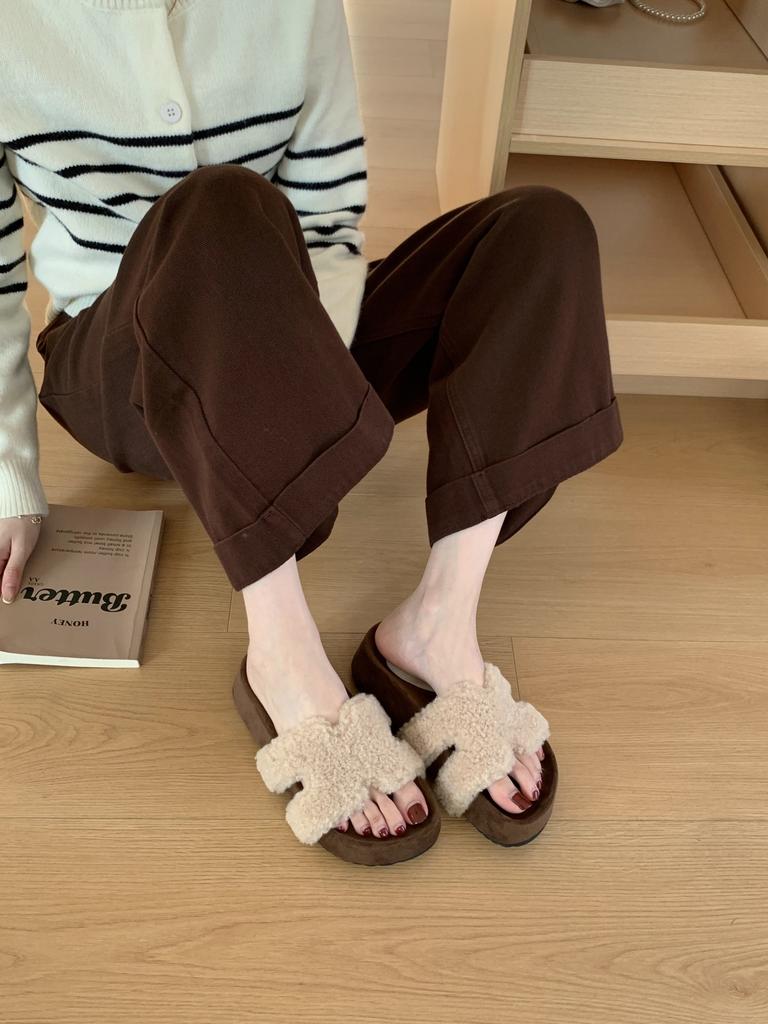 BEILIXUAN Koreansk version av ett ord med Mao Mao-skor för kvinnor hösten 2025, de nya Xiaoxiangfeng-temperaments tofflorna med tjock sula