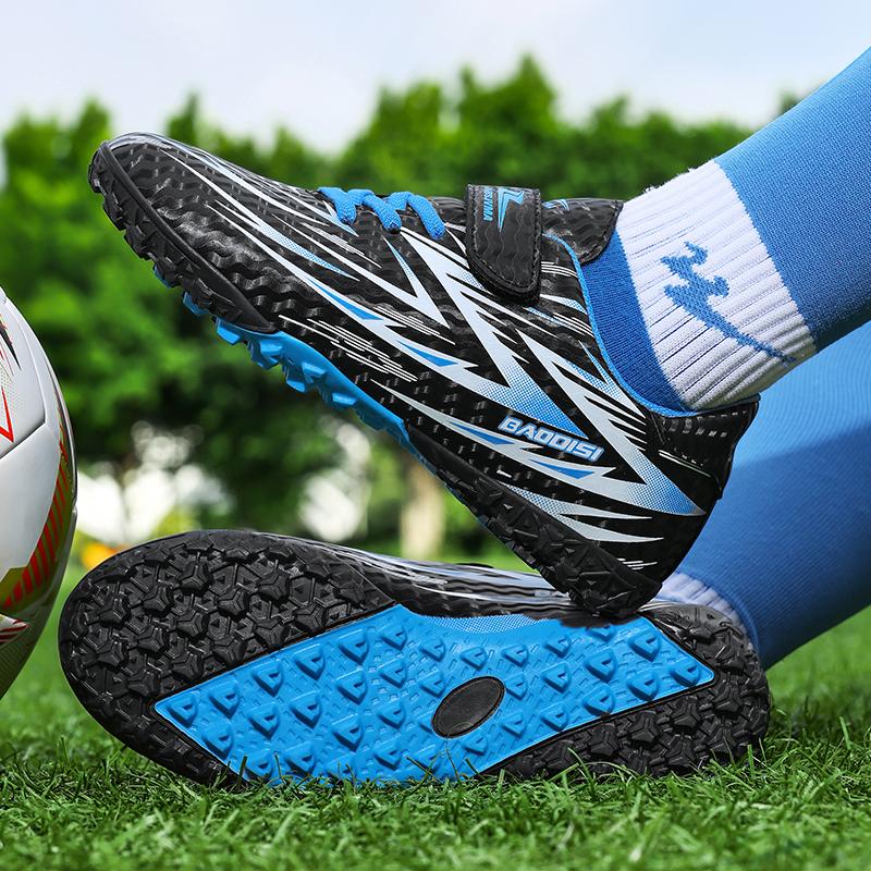 Gutter/Barn Gummi Sklisikre Korte Pigger Borrelås Snøring Kunstgress Fotballsko for Gutter