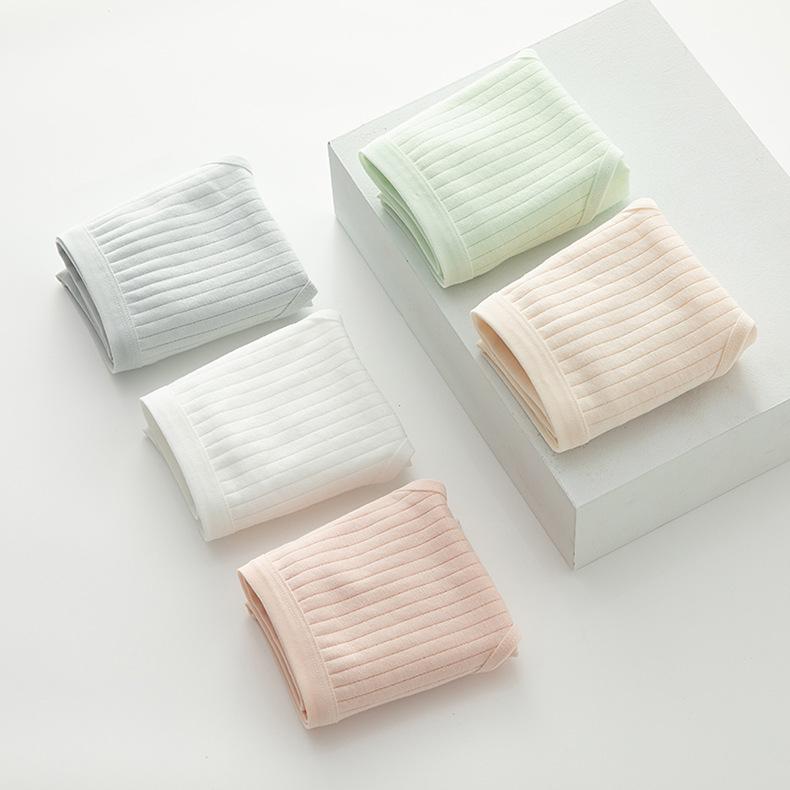 

Хлопковые женские трусы-слипы средней посадки с принтом милой клубники в японском стиле M Matte Bag