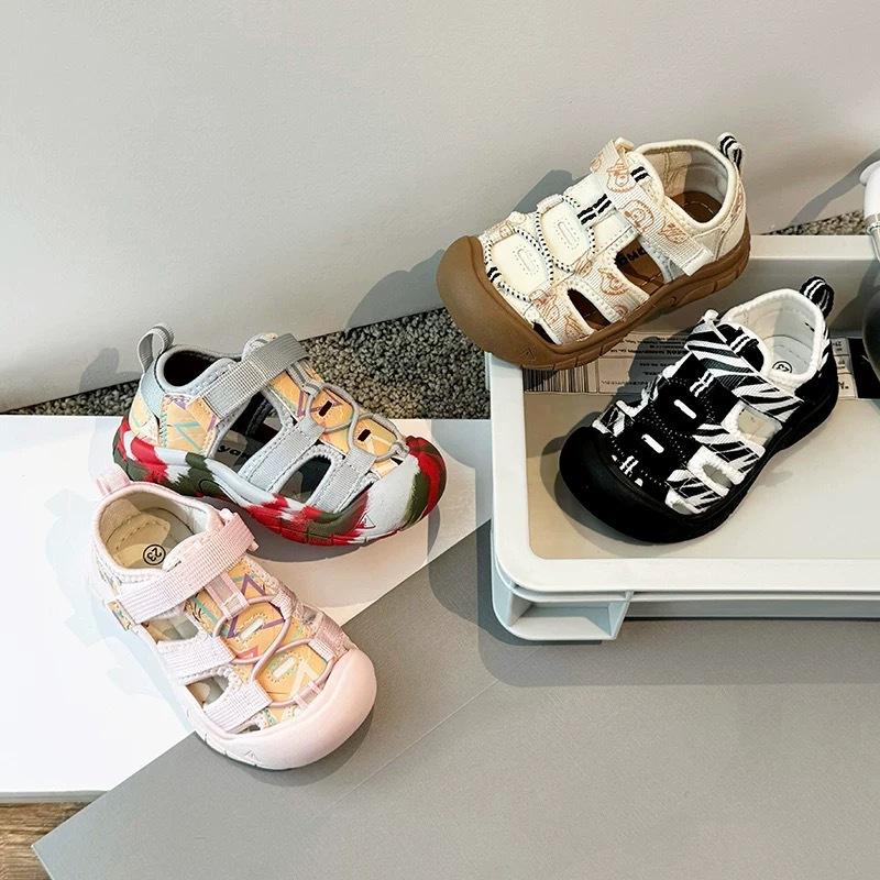 Boys Baotou hollow zebra pattern sandals summer 2025 new girls outdoor beach shoes baby toddler shoes
