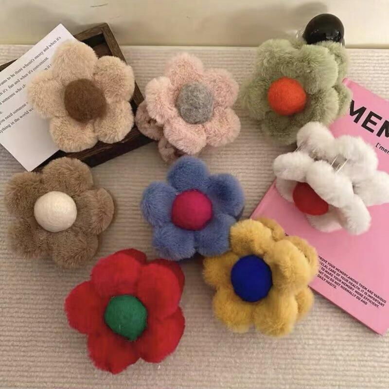 Korean Style Plush Flower Hair Claws Fashion Small Hair Clips Sweet Barrettes Shark Clips For Women Hair Accessories Headwear