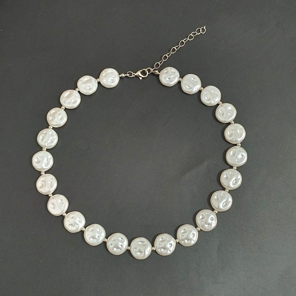 European-American Baroque Retro Clavicle Necklace: Irregular Flat Round Bead Design for Women